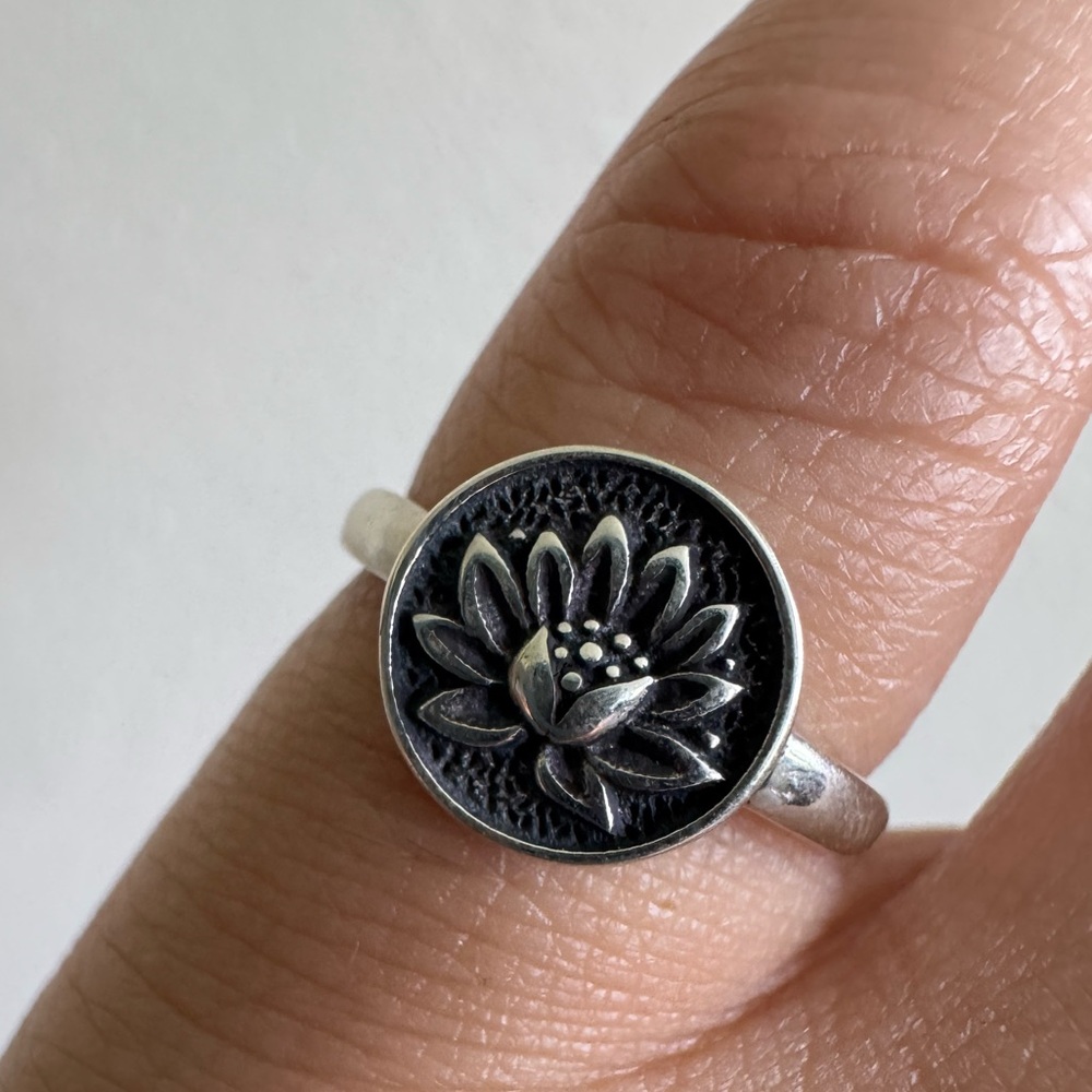 925 Sterling Silver  Lotus Flower Ring – Size 5